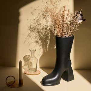 boot vase matte black