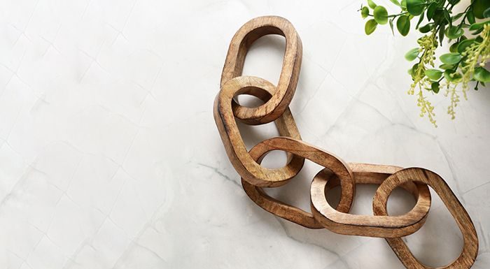 wooden chain decor piece